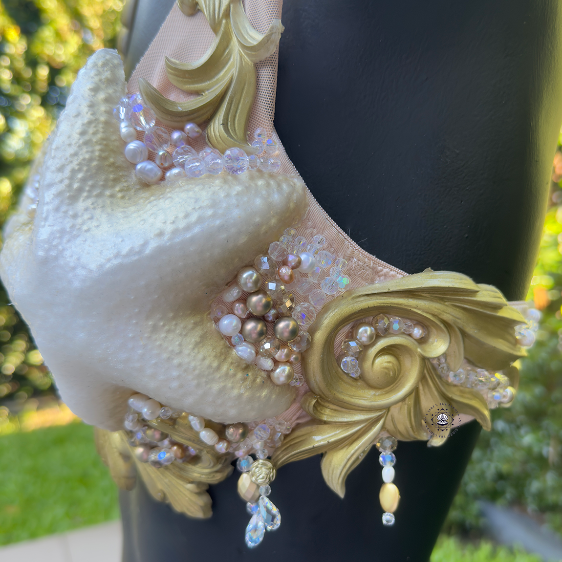 Side Filigree detail